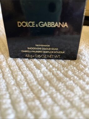 Dolce & Gabbana Black and Gold Eyeshadow Quad Packaging